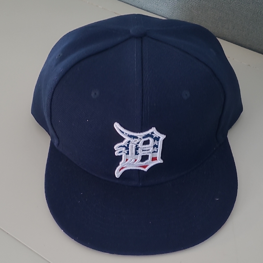 Detroit Tigers Patriotic Snapback Ball Cap - Picture 4 of 8